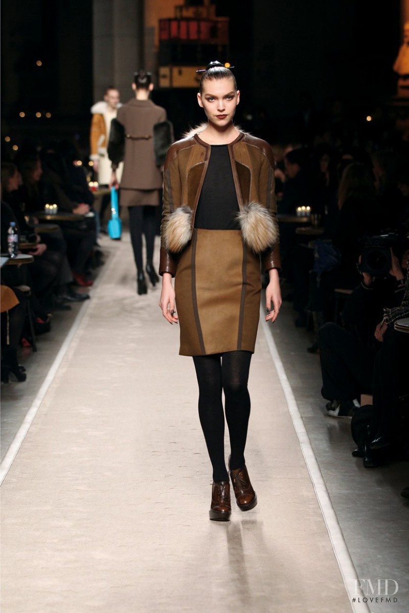 Arizona Muse featured in  the Loewe fashion show for Autumn/Winter 2011