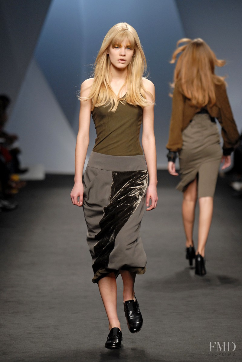 Yulia Vasiltsova featured in  the Malloni fashion show for Autumn/Winter 2007