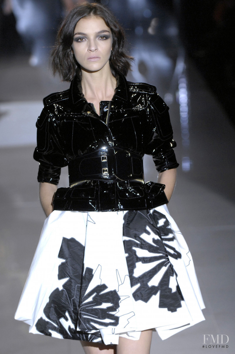 Mariacarla Boscono featured in  the Gucci fashion show for Spring/Summer 2008
