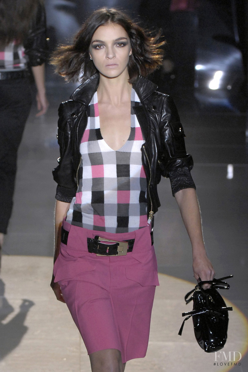 Mariacarla Boscono featured in  the Gucci fashion show for Spring/Summer 2008