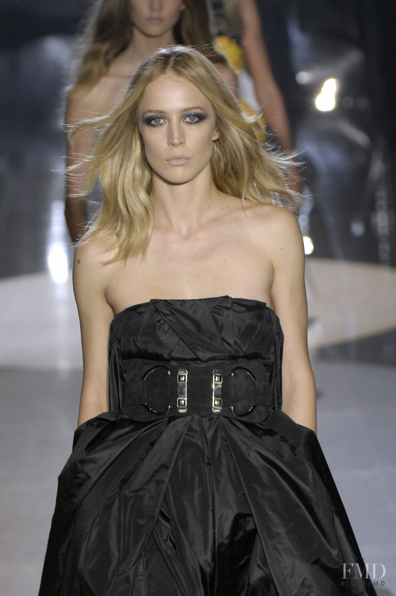 Raquel Zimmermann featured in  the Gucci fashion show for Spring/Summer 2008