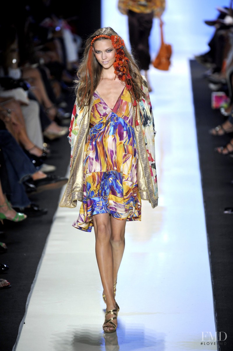 Karlie Kloss featured in  the Diane Von Furstenberg fashion show for Spring/Summer 2009
