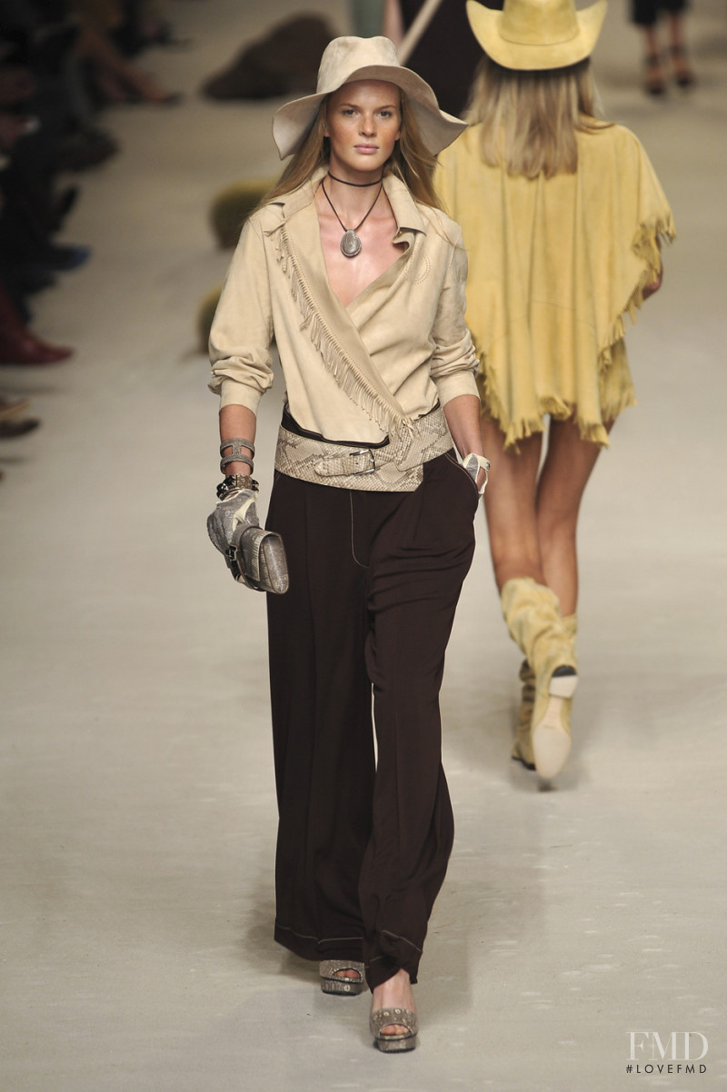 Anne Vyalitsyna featured in  the Hermès fashion show for Spring/Summer 2009
