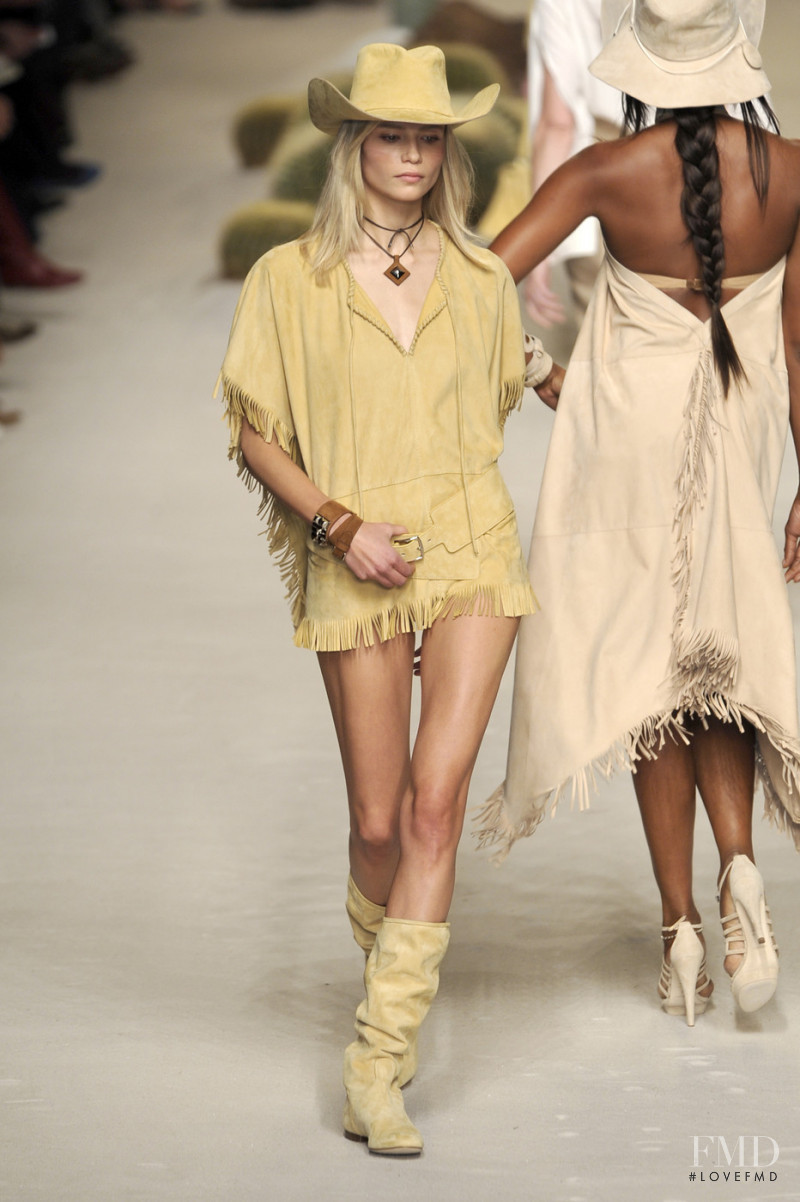 Natasha Poly featured in  the Hermès fashion show for Spring/Summer 2009