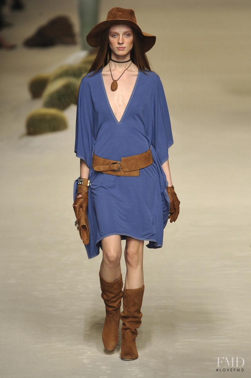 Olga Sherer featured in  the Hermès fashion show for Spring/Summer 2009