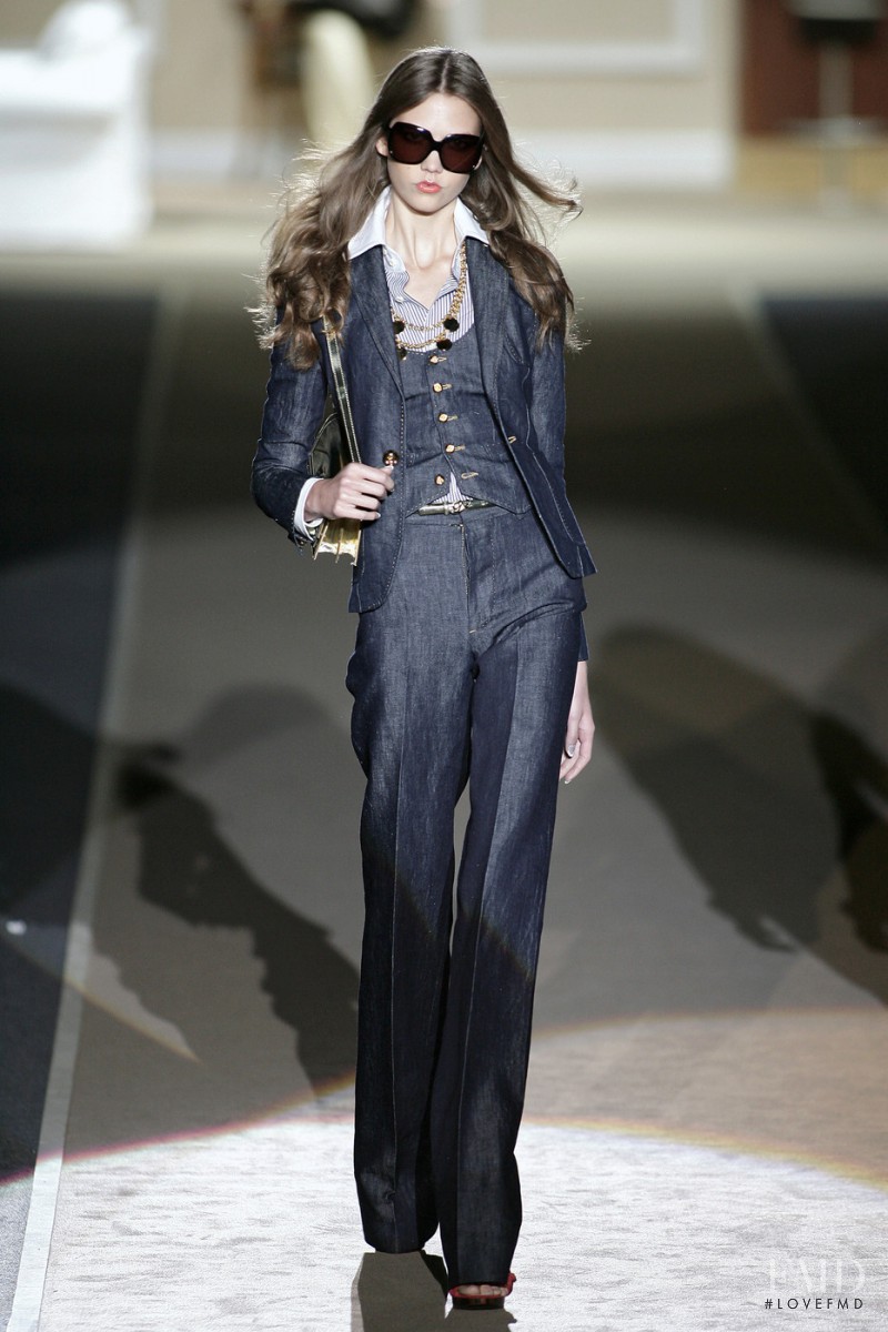 Karlie Kloss featured in  the DSquared2 fashion show for Spring/Summer 2009