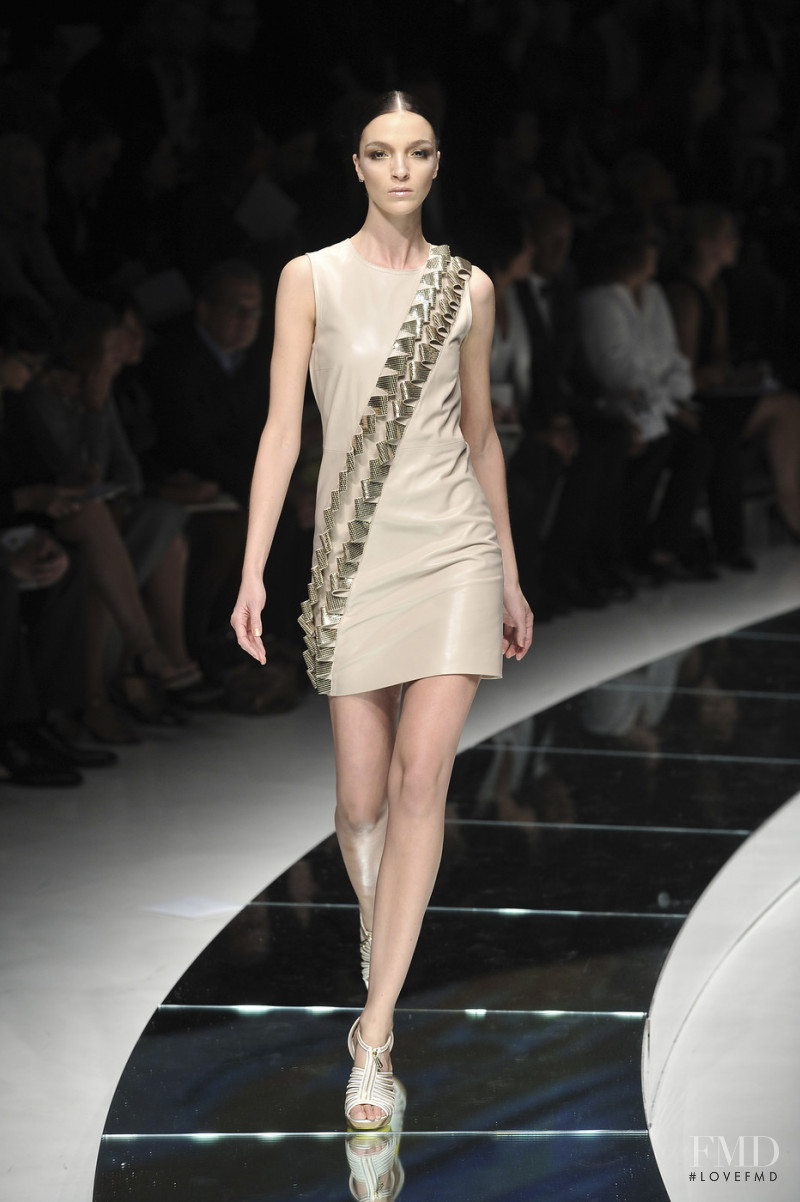 Mariacarla Boscono featured in  the Versace fashion show for Spring/Summer 2009