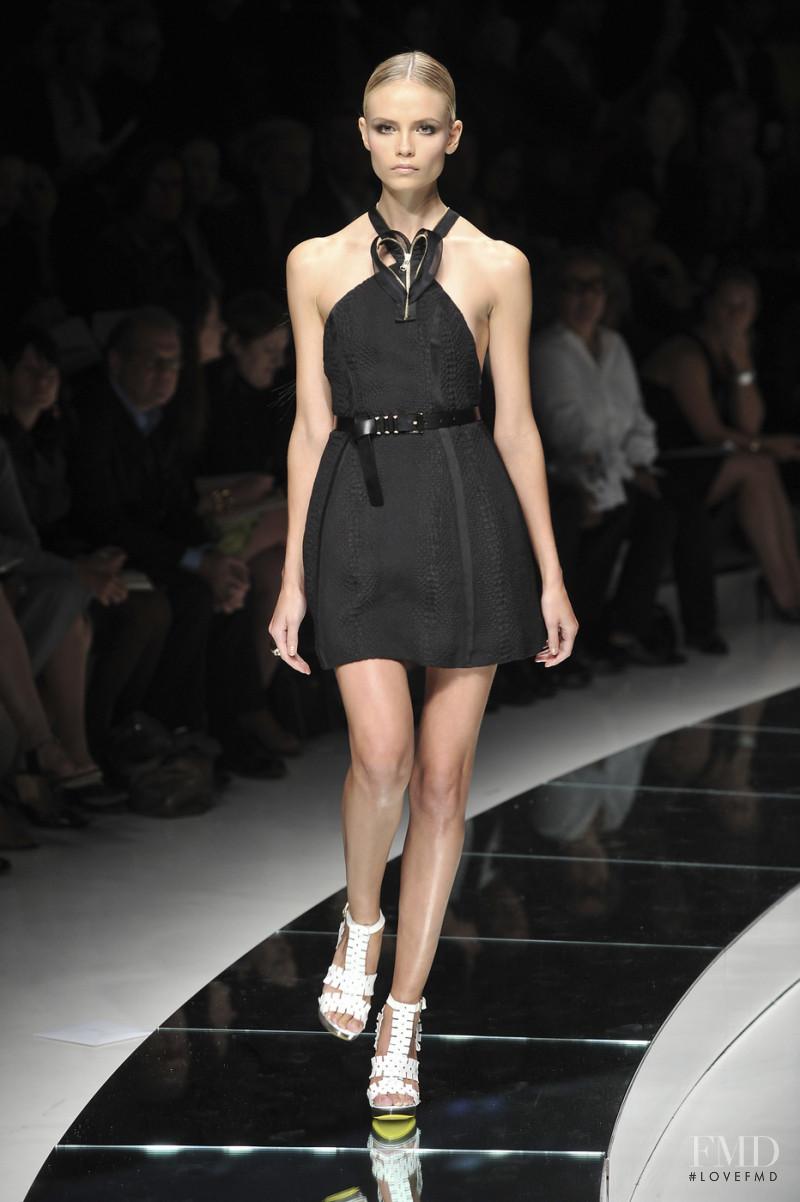 Natasha Poly featured in  the Versace fashion show for Spring/Summer 2009
