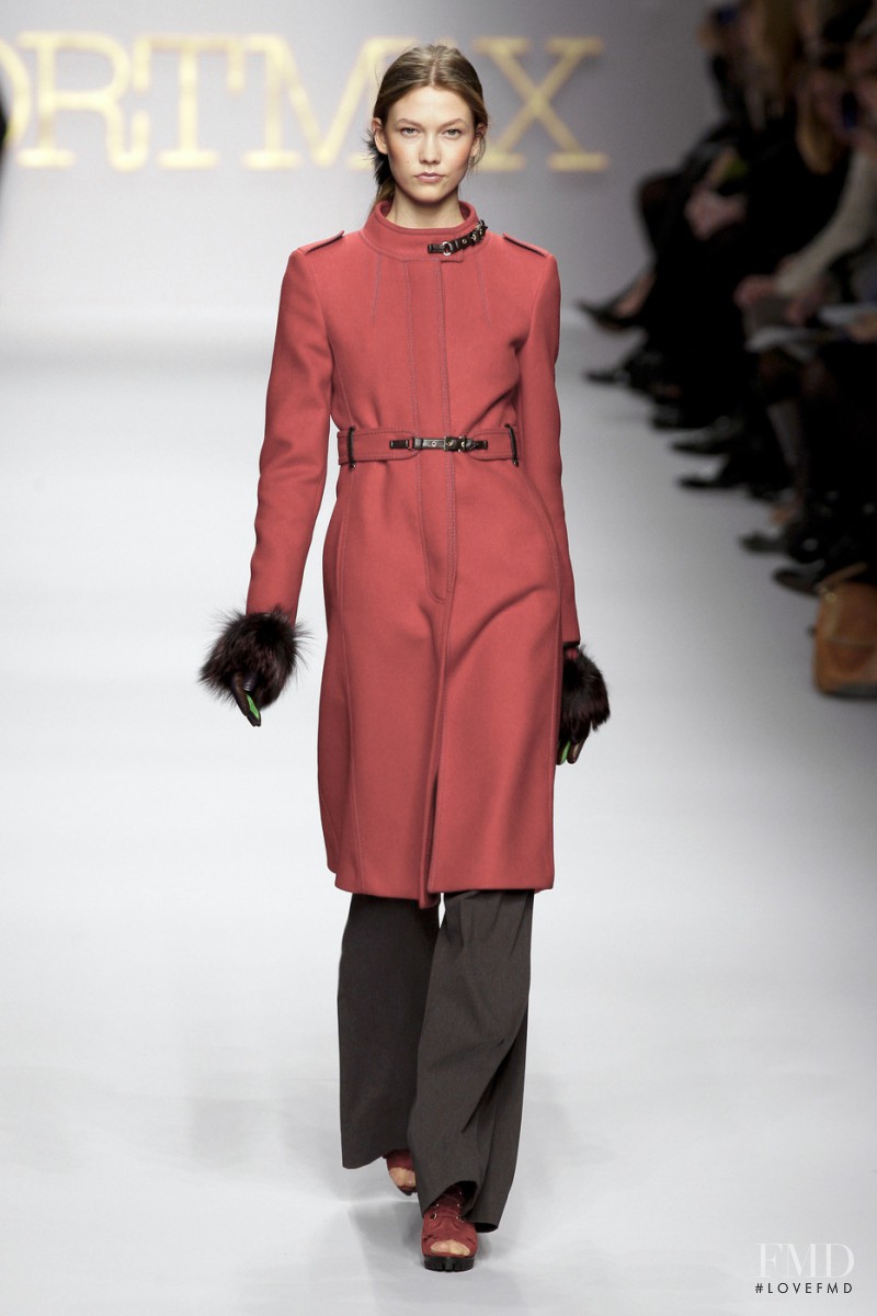 Karlie Kloss featured in  the Sportmax fashion show for Autumn/Winter 2010