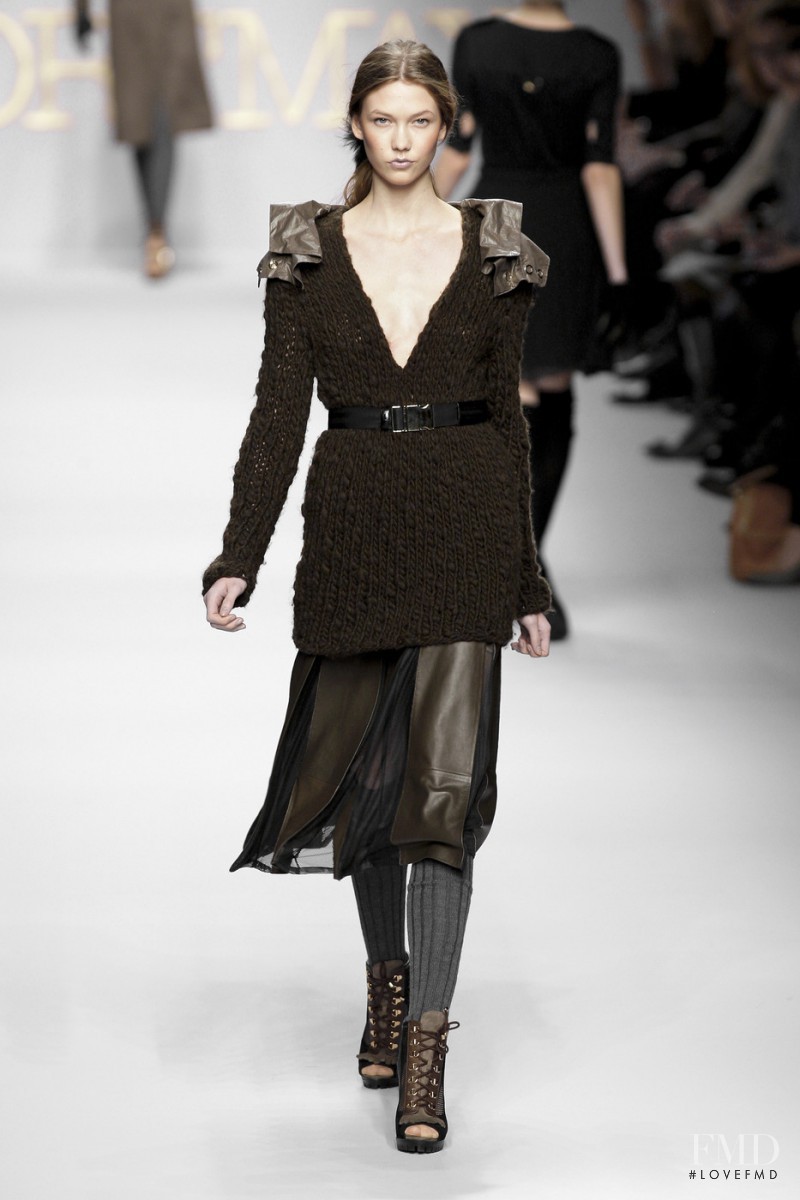 Karlie Kloss featured in  the Sportmax fashion show for Autumn/Winter 2010