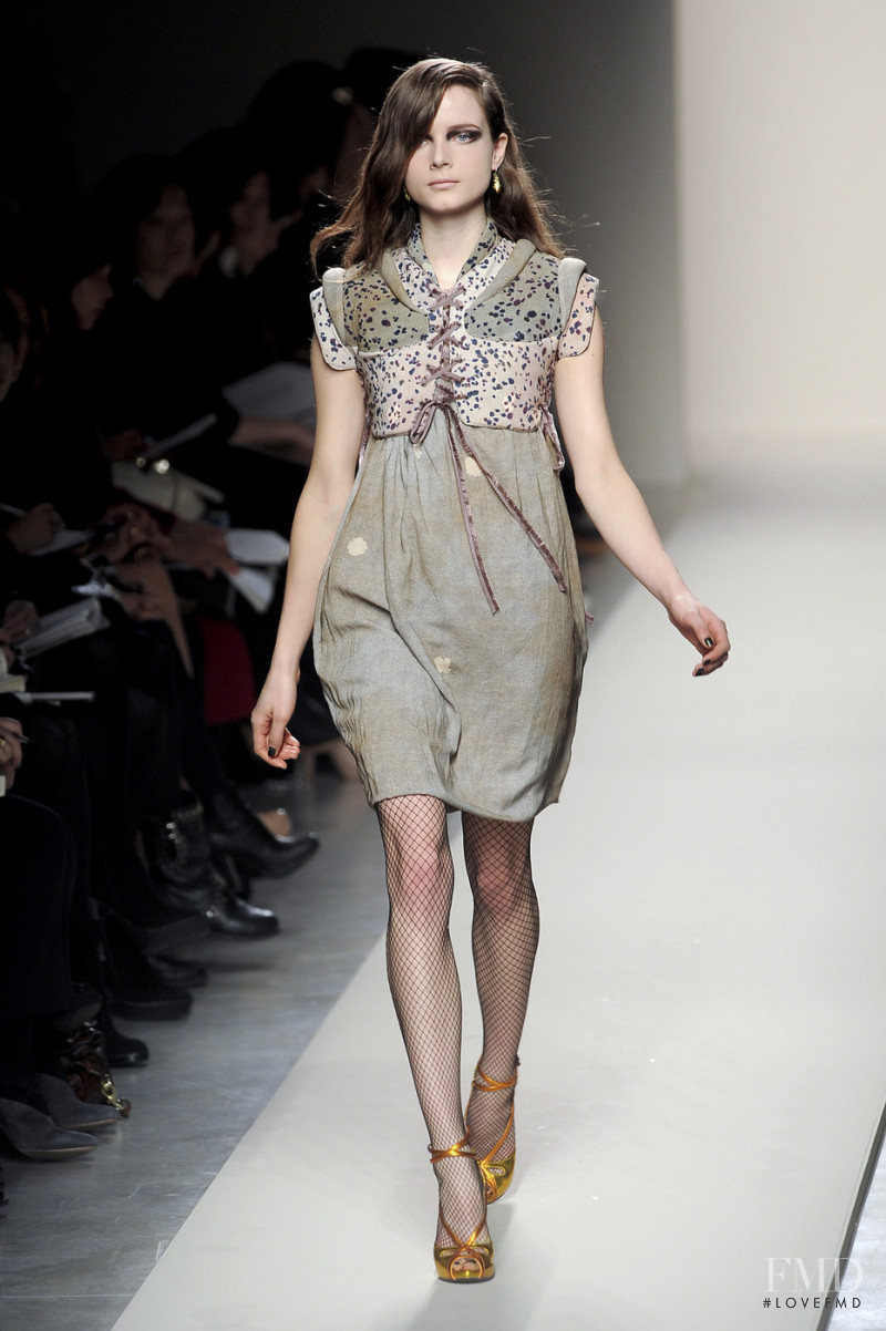 Anna de Rijk featured in  the Bottega Veneta fashion show for Autumn/Winter 2010