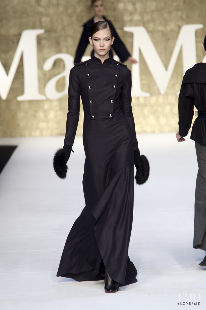 Karlie Kloss featured in  the Max Mara fashion show for Autumn/Winter 2010
