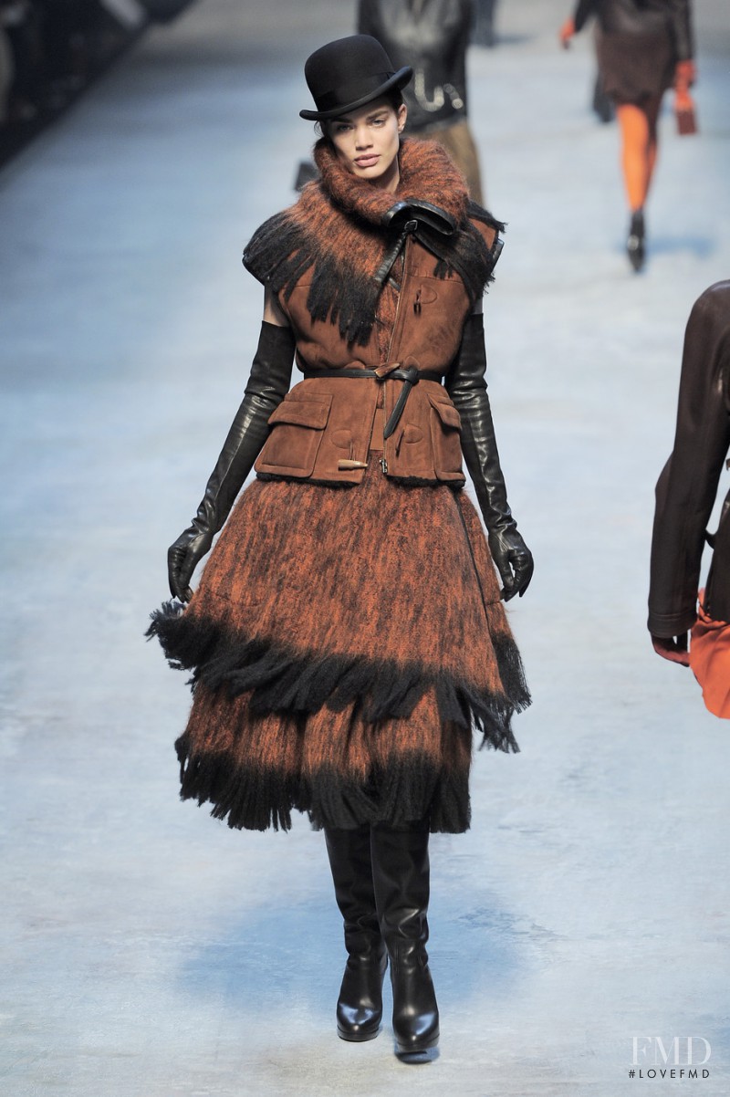 Rianne ten Haken featured in  the Hermès fashion show for Autumn/Winter 2010