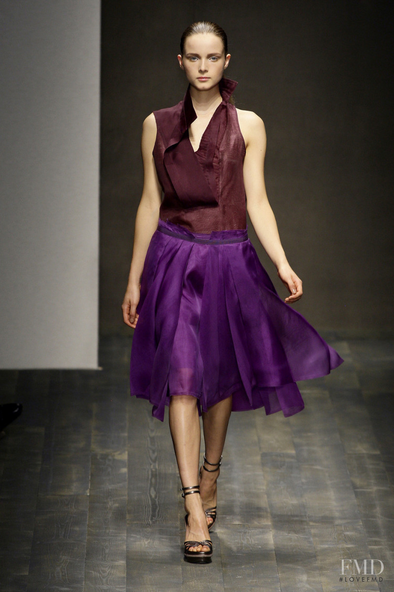 Anna de Rijk featured in  the Salvatore Ferragamo fashion show for Spring/Summer 2010