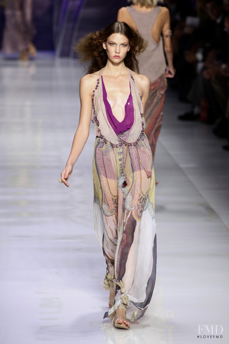 Karlie Kloss featured in  the Etro fashion show for Spring/Summer 2010