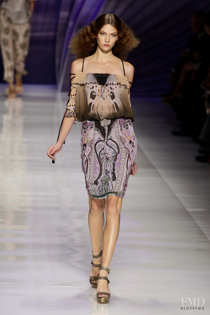 Karlie Kloss featured in  the Etro fashion show for Spring/Summer 2010