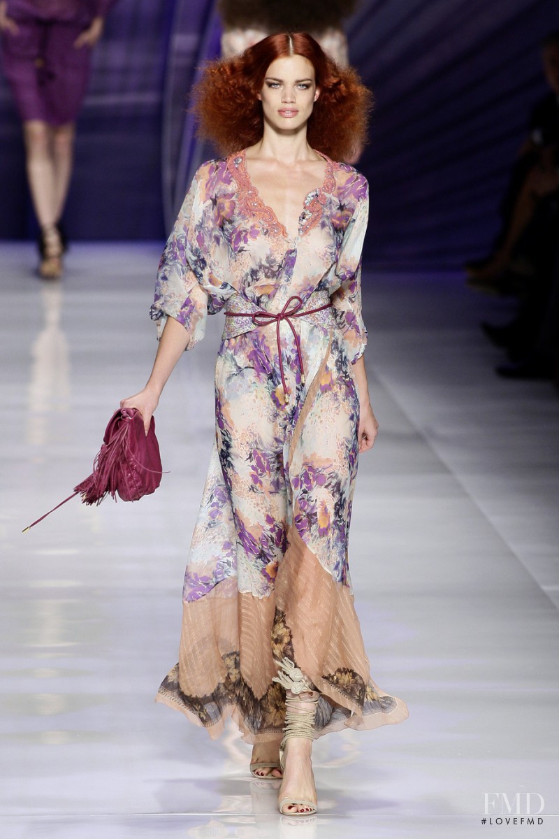 Rianne ten Haken featured in  the Etro fashion show for Spring/Summer 2010