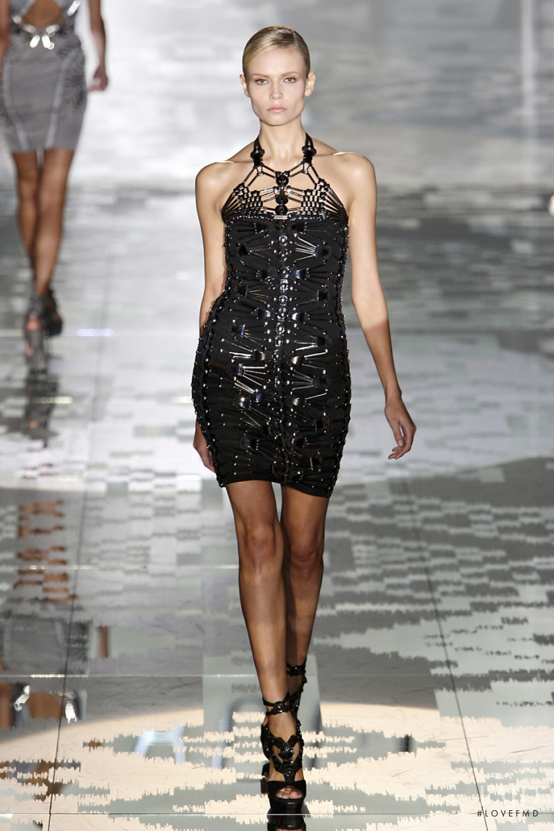 Natasha Poly featured in  the Gucci fashion show for Spring/Summer 2010