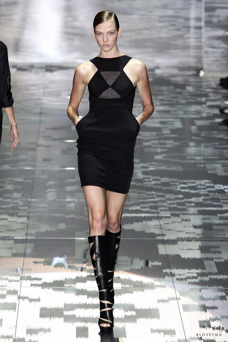 Karlie Kloss featured in  the Gucci fashion show for Spring/Summer 2010
