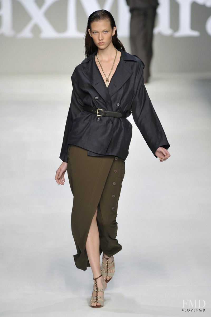 Karlie Kloss featured in  the Max Mara fashion show for Spring/Summer 2010
