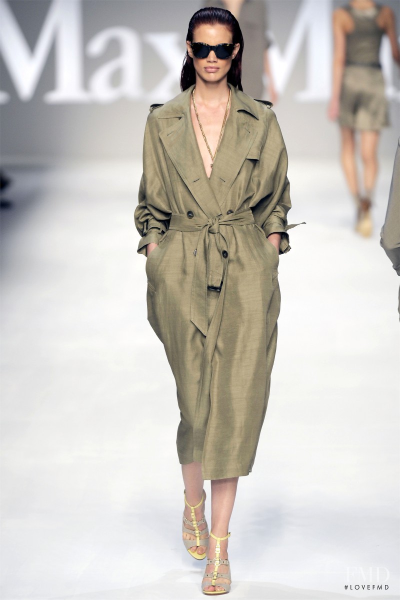 Rianne ten Haken featured in  the Max Mara fashion show for Spring/Summer 2010