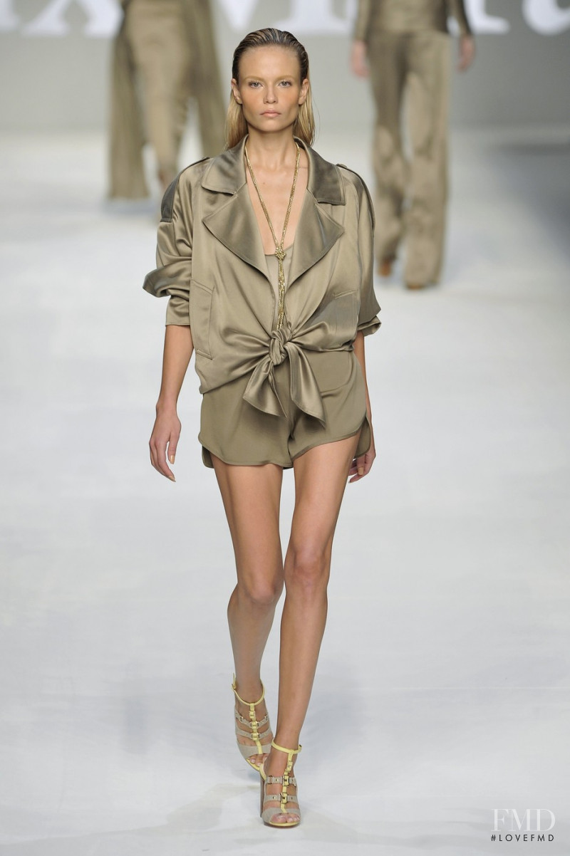 Natasha Poly featured in  the Max Mara fashion show for Spring/Summer 2010