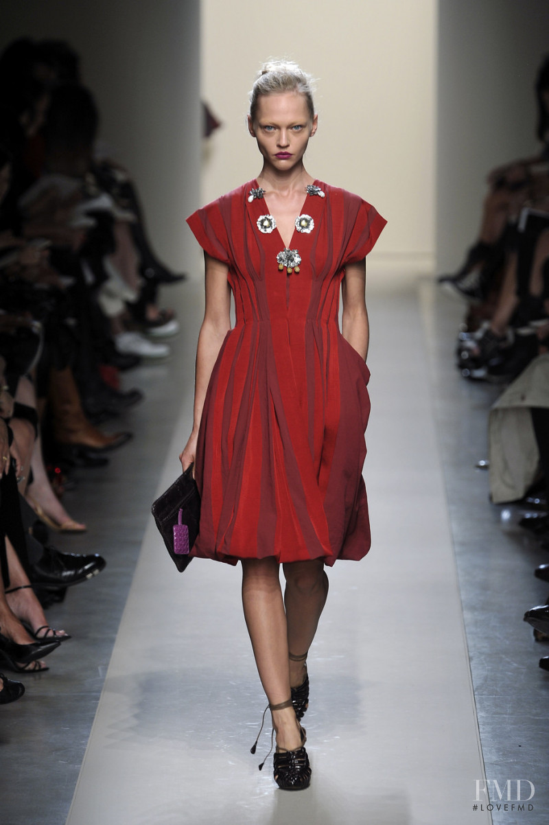 Sasha Pivovarova featured in  the Bottega Veneta fashion show for Spring/Summer 2010