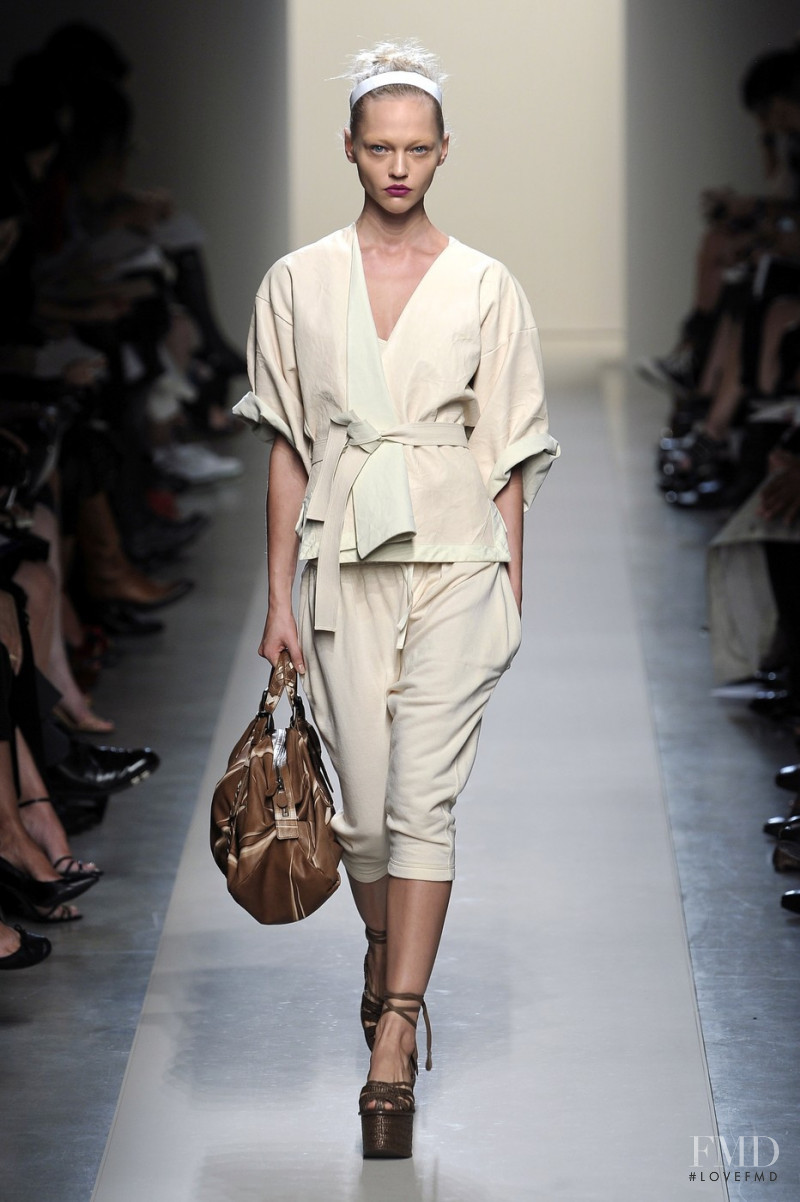 Sasha Pivovarova featured in  the Bottega Veneta fashion show for Spring/Summer 2010