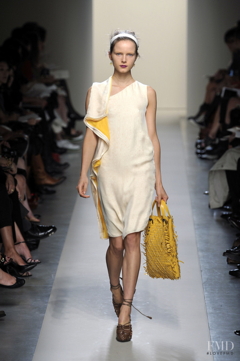 Anna de Rijk featured in  the Bottega Veneta fashion show for Spring/Summer 2010