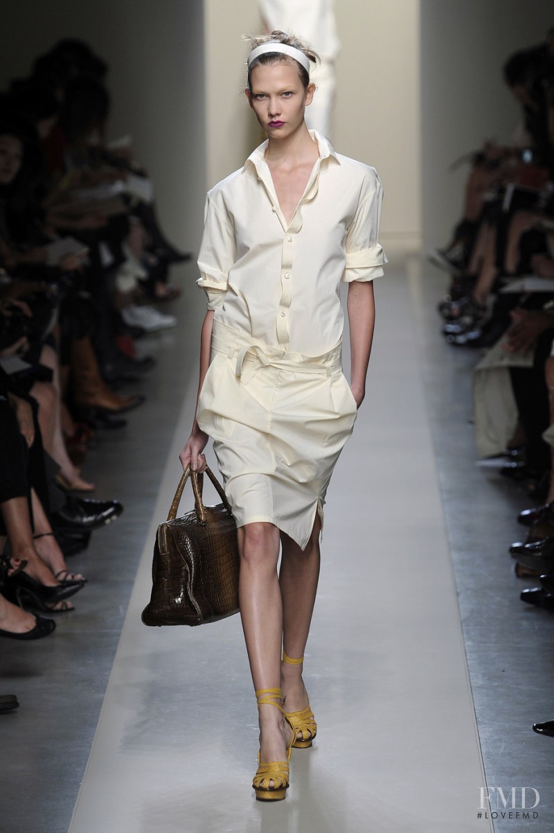 Karlie Kloss featured in  the Bottega Veneta fashion show for Spring/Summer 2010