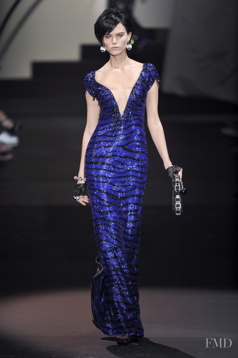 Maryna Linchuk featured in  the Armani Prive fashion show for Autumn/Winter 2009