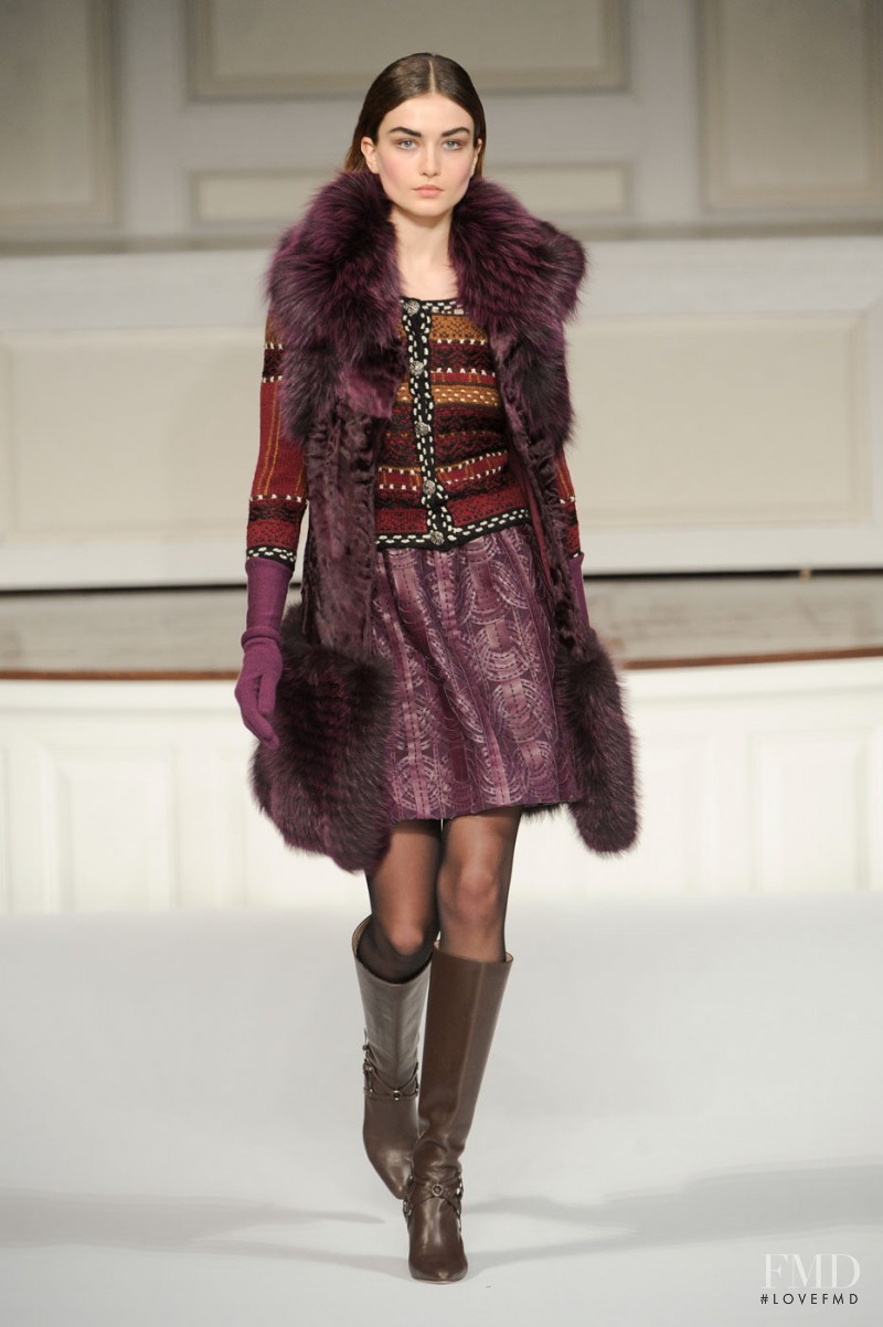 Andreea Diaconu featured in  the Oscar de la Renta fashion show for Autumn/Winter 2011
