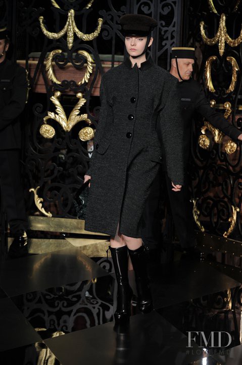 Nimuë Smit featured in  the Louis Vuitton fashion show for Autumn/Winter 2011