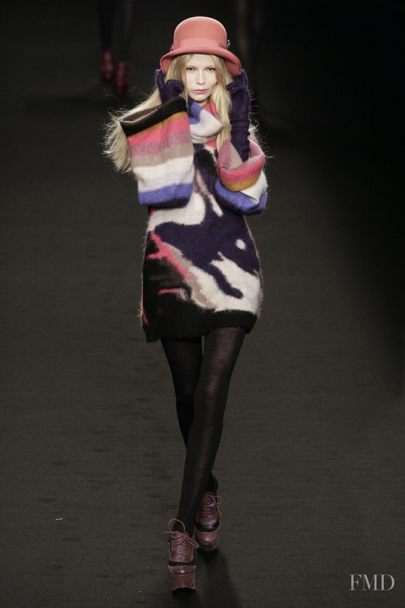 Natasha Poly featured in  the Sonia Rykiel fashion show for Autumn/Winter 2008