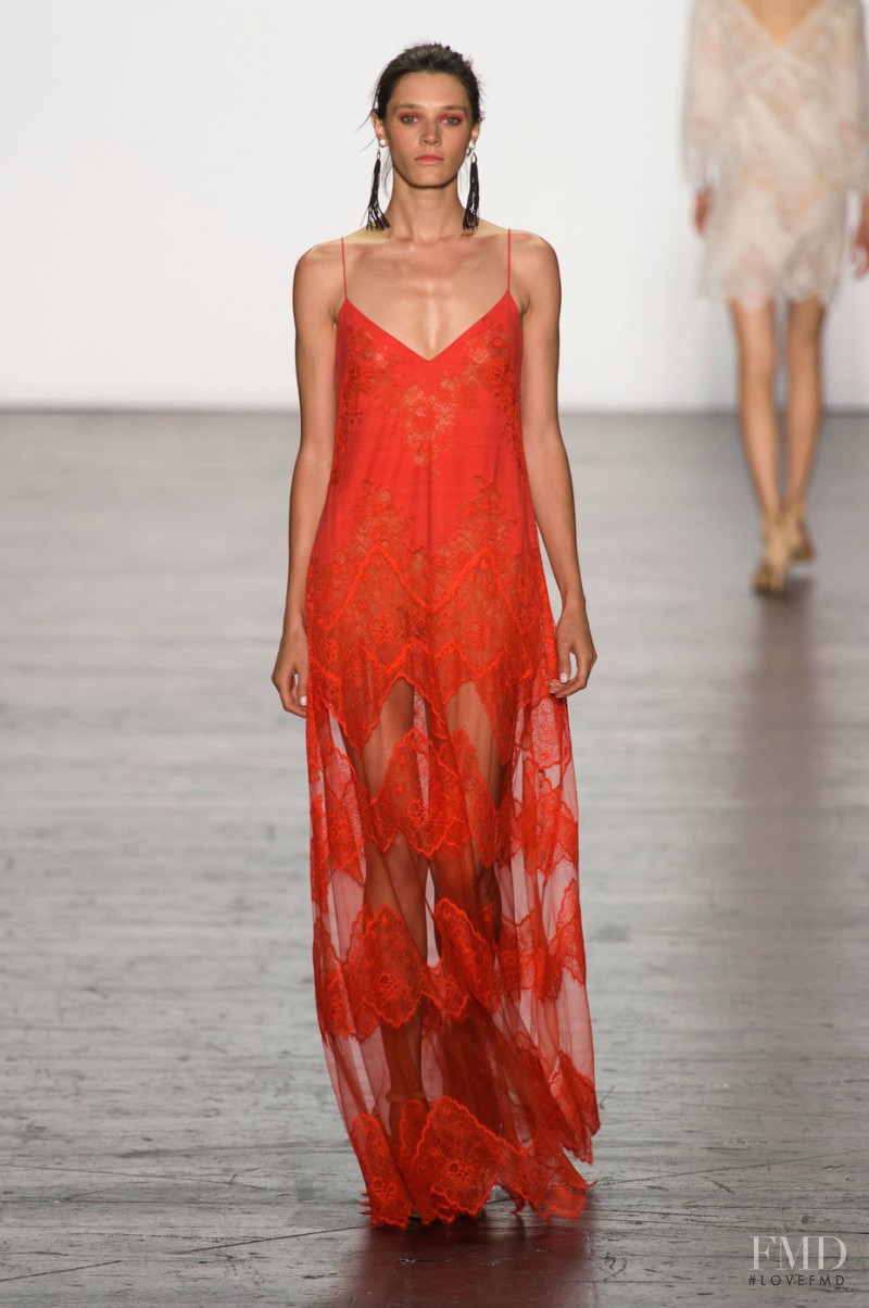 Tadashi Shoji fashion show for Spring/Summer 2017