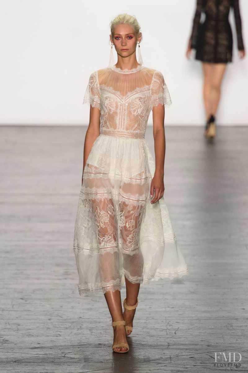 Tadashi Shoji fashion show for Spring/Summer 2017