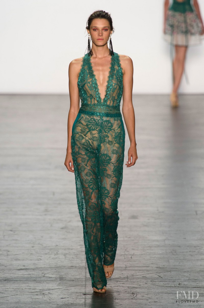 Tadashi Shoji fashion show for Spring/Summer 2017