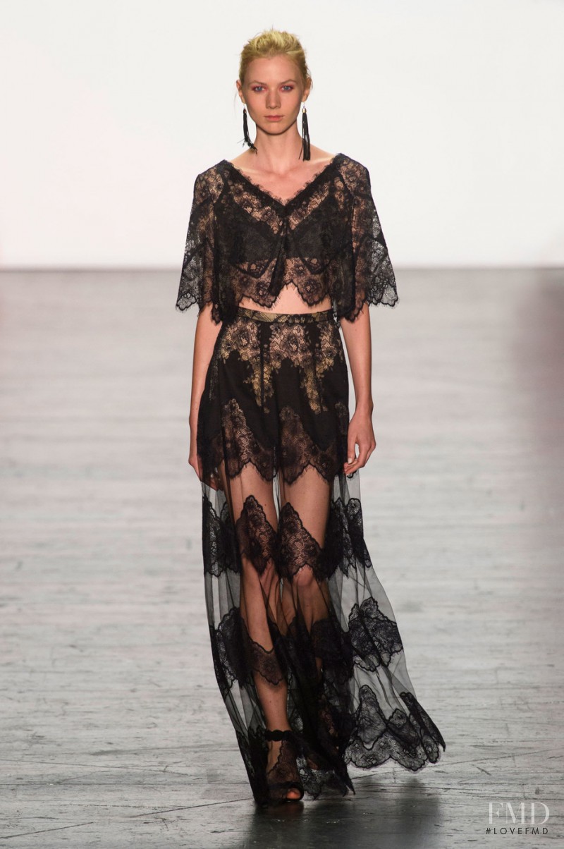 Tadashi Shoji fashion show for Spring/Summer 2017