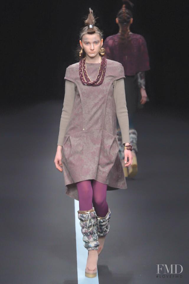 Mara Jankovic featured in  the Yuma Koshino fashion show for Autumn/Winter 2015