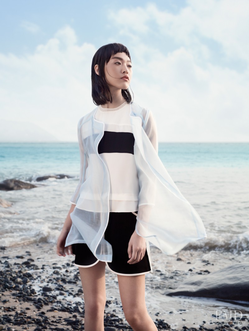 Tian Yi featured in  the Wandian advertisement for Spring/Summer 2016