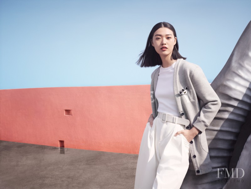 Tian Yi featured in  the Wandian advertisement for Spring/Summer 2016
