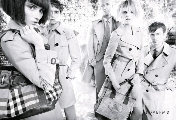 Stella Tennant featured in  the Burberry advertisement for Spring/Summer 2007