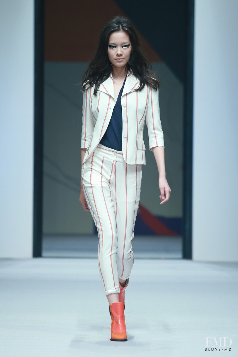 Beautyberry by Wang Yutao fashion show for Spring/Summer 2015