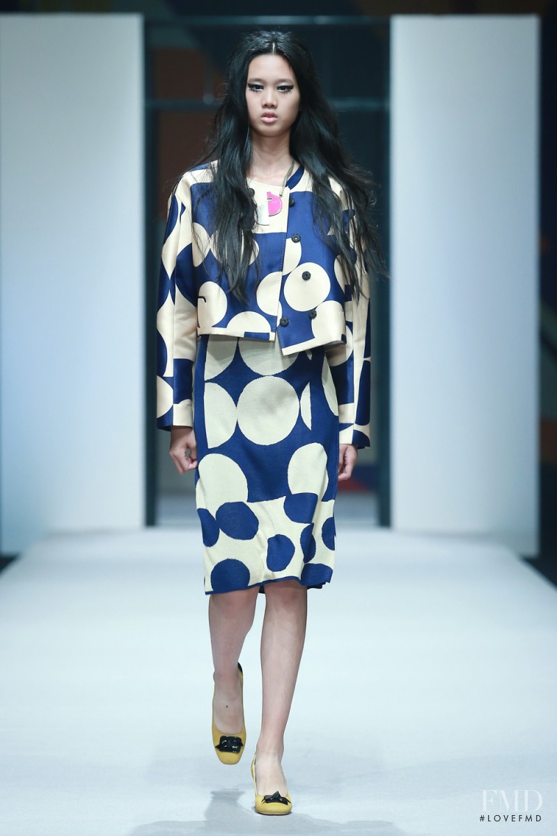 Liu Yi featured in  the Beautyberry by Wang Yutao fashion show for Spring/Summer 2015