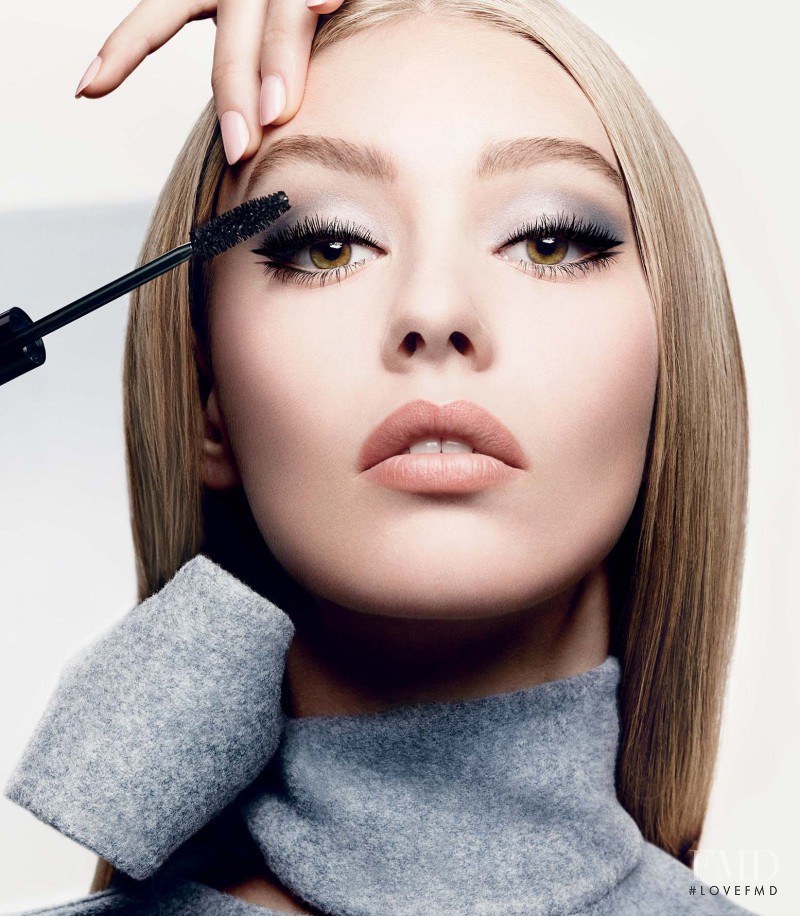 Ondria Hardin featured in  the Dior Beauty Diorshow advertisement for Spring 2015