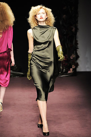 Cato van Ee featured in  the Roksanda Ilincic fashion show for Autumn/Winter 2010