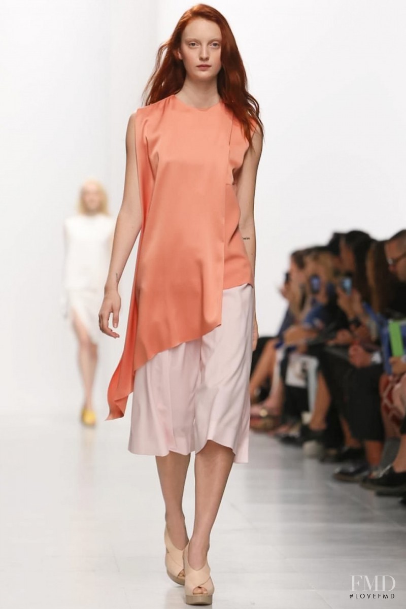 Hussein Chalayan fashion show for Spring/Summer 2014