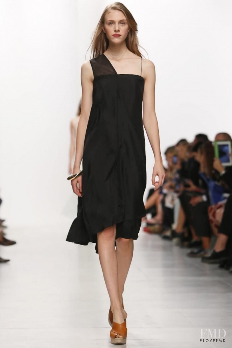 Hussein Chalayan fashion show for Spring/Summer 2014