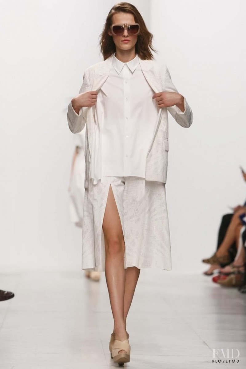 Hussein Chalayan fashion show for Spring/Summer 2014