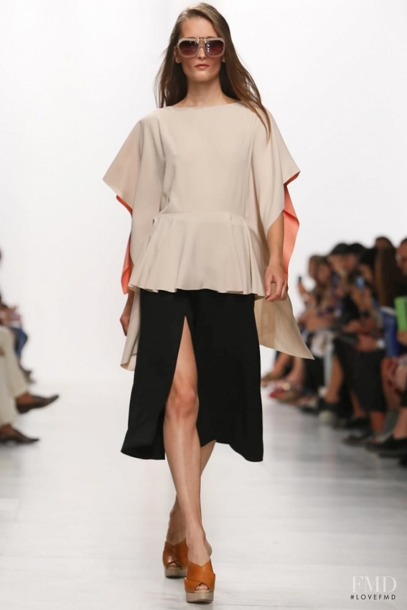 Hussein Chalayan fashion show for Spring/Summer 2014